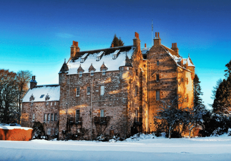 Clan-Frazer-Castle-in-the-Snow